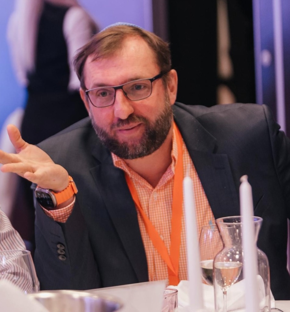 Markus Kozlovski discussing strategy with clients